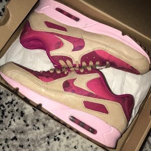 Women’s Nike Air Max 90
